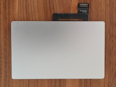 TOP ! Original Apple MacBook Pro A1706 A1708 A1989 A2159  silber und Kabel
