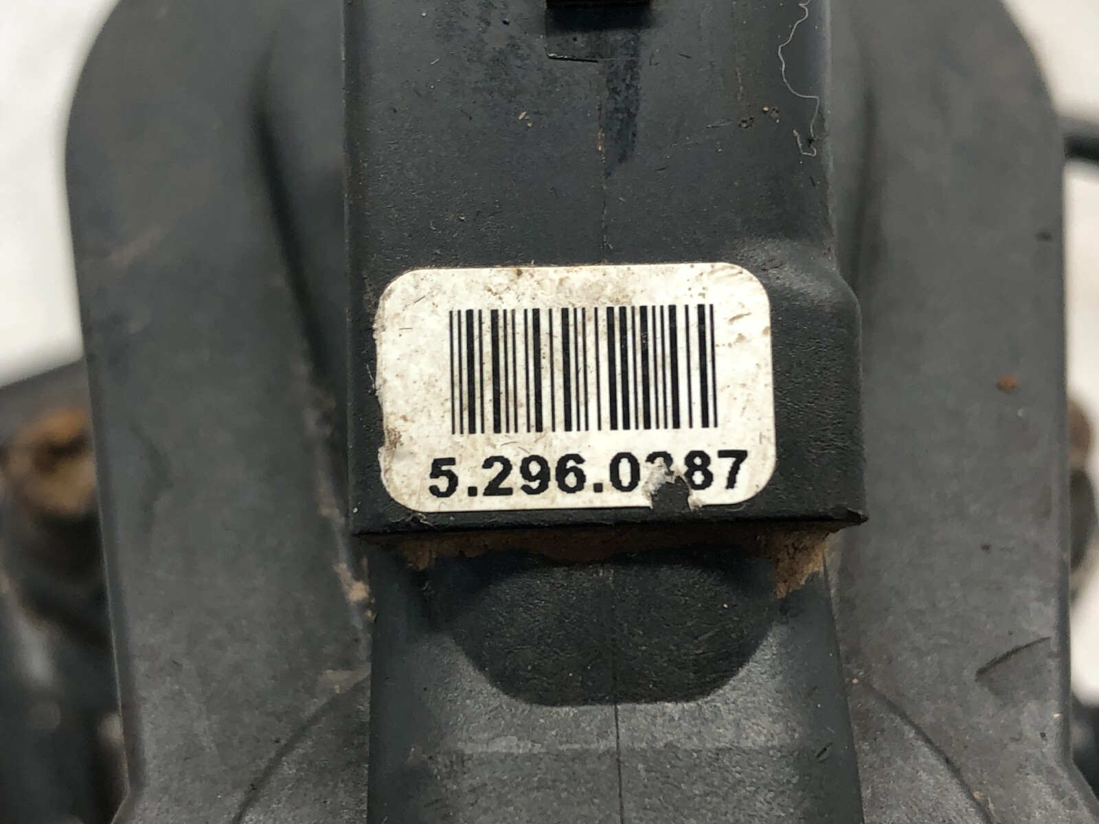 2014-2018 BENTLEY FLYING SPUR AWD LEFT DRIVER REAR BRAKE CALIPER W/ PADS OEM.