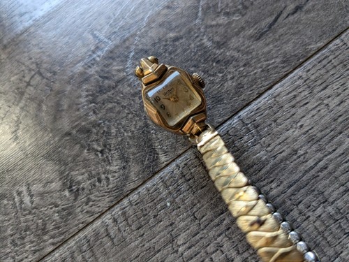 Vintage Waltham Lady 10K RGP Bezel 17 Jewels Gold Tone Watch