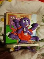 AVON OUTRAGED OCTOPUS TOOTHBRUSH HOLDER AND 2 TOOTHBRUSHES