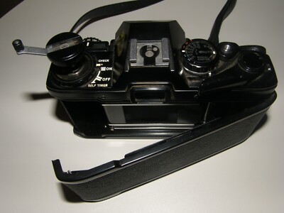 Appareil Photo Reflex Argentique Olympus OM-10 Avec Objectif Et Flash