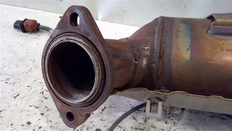 Convertidor catalítico Ford Edge 2015-2018 OEM G2G3-5E211-BC Foto 3 de 4