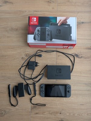 Nintendo Switch Konsole, Grau, Inkl. Zubehörpaket, Schutzfolie, Tasche und OVP