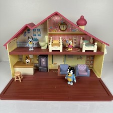 Bluey Family Home Playset House  4 Figures  Accessories Lot
