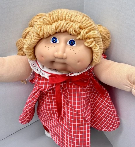 Vintage Cabbage Patch Kid Girl Doll Great Clean  Freckles Golden Hair Dimples