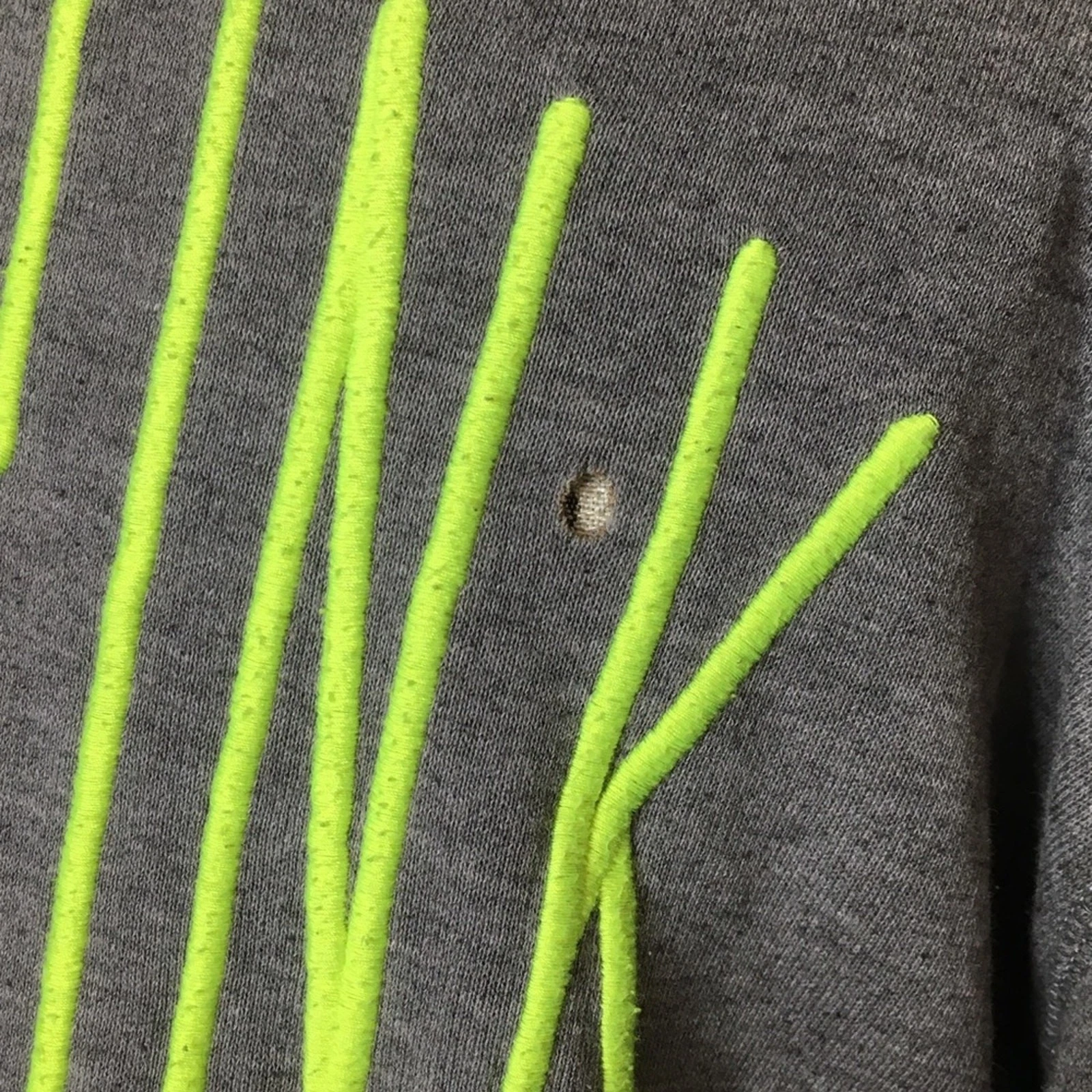 UNDERCOVER Felpa con cappuccio e zip rosa VS grigio medio e verde fluo