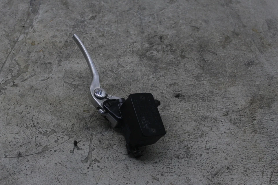 03-09 铃木 BURGMAN 650 AN650 原始设备制造商前制动大师 CYLINDER 带级别 C23 — 第 2/4 张图片