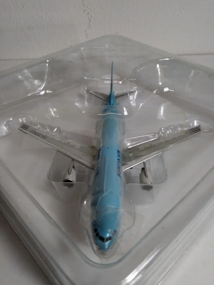 Phoenix 1:400 Korean Air Classic Airbus A300-600 HL7297 – MINT Die-cast Model - Immagine 2 di 4