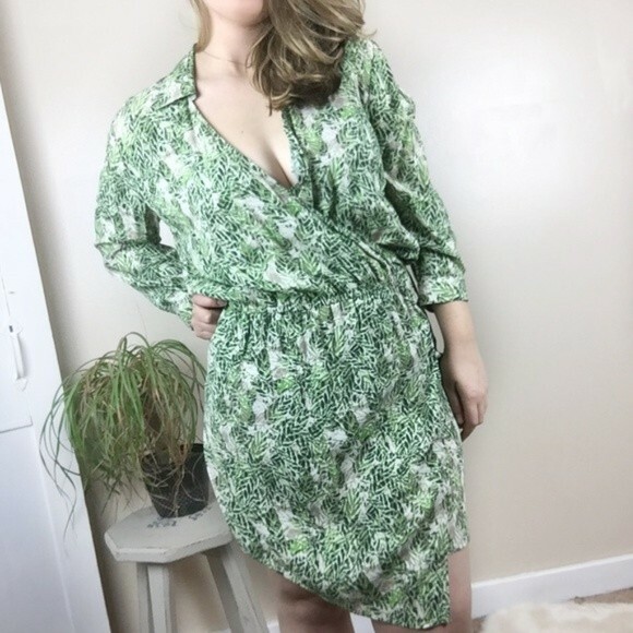 Cabi Size: SMALL Tropical Leaf Printed Wrap V-neckline Dress