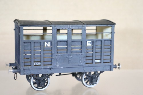 KRATZER BAUSATZ GEBAUT SPUR O NE LNER GRAU VIEHTRANSPORTER WAGEN 837113 oa | Condition: Used
