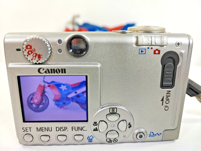 ❗️激安価格❗️デジカメ　本体　Canon DIGITAL IXUS40 Canon IXUS 40 / PowerShot Digital ELPH SD300 4.0MP Digital Camera