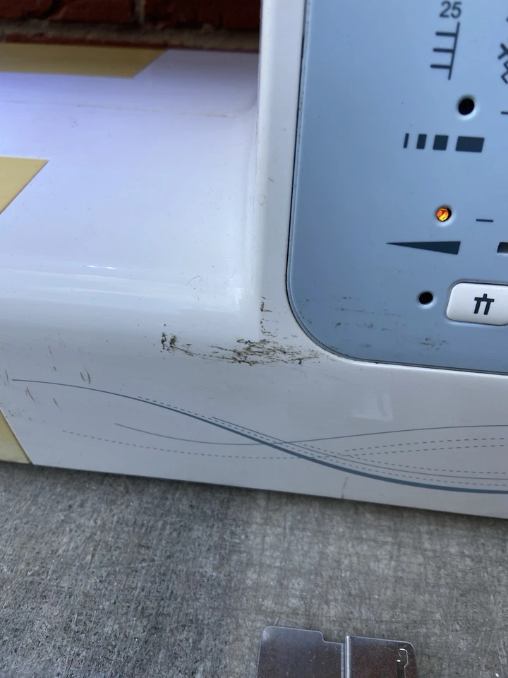 Singer Futura XL400 Embroidery Sewing Machine. Spares. Free UK Mainland Post. - Image 4 of 4