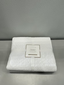 Pottery Barn Teen Sweet Scallop Coverlet Twin Size White