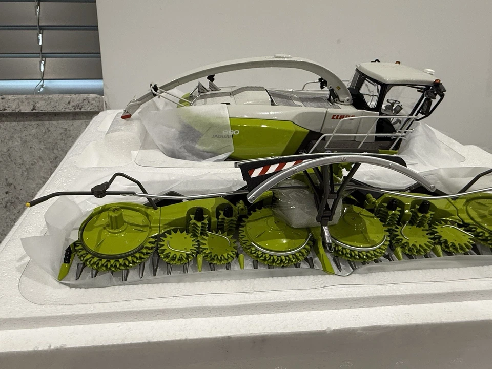 Marge - Claas Jaguar 990 Terra Trac w/Orbis 900 - 02679410 - 1:32 - Mint/New - Image 2 of 4