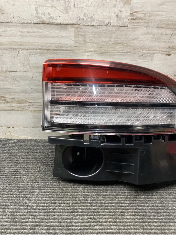 Stop And Flasher Lamp - Right, Rear LC5Z13404F, Lincoln Aviator 25-26 - Image 4 of 4