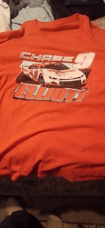 Chase Elliott hooters mens 3xl tshirt used