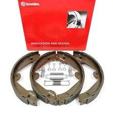 BREMBO Bremsbackensatz mit Zubehör für Land Rover Mercedes-Benz ML W164 X164