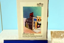 DOWNTOWN DECO DD9 O SCALE ARCHIE'S PLACE BUILDING KIT. NEW IN BOX.