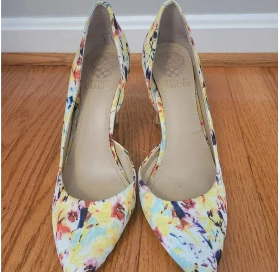Zapatos florales Vince Camuto talla 7,5 M Foto 2 de 4