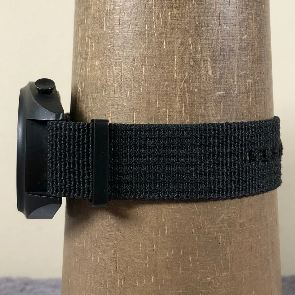 电动加州男士腕表OW01黑色表盘日期尼龙表带石英表40毫米手表8 3/4 — 第 3/4 张图片