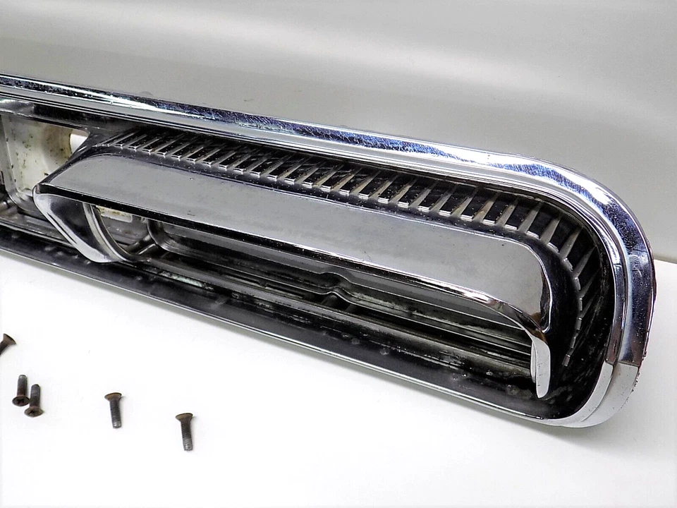 Moldura para lanterna traseira Buick Electra 1962 - Imagem 4 de 4