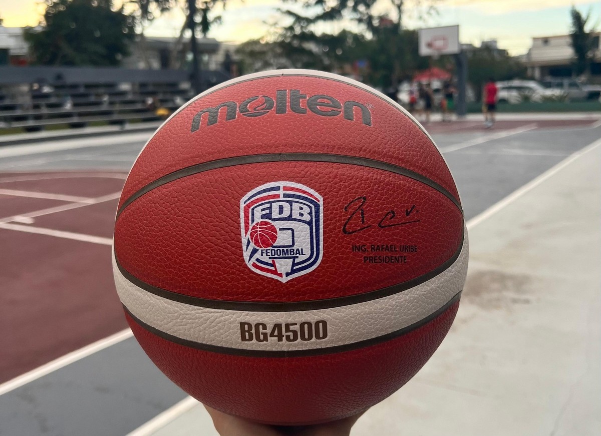 Molten 4500 FIBA Approved Basketball Size 7 Premium one hundred