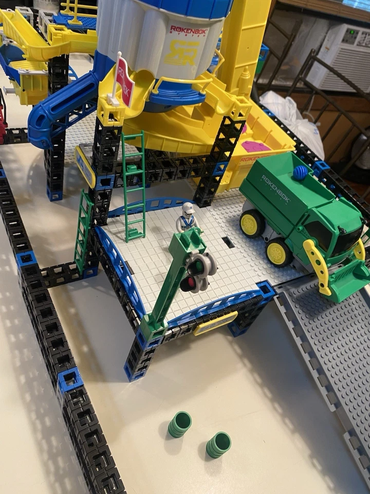 Rokenbok Monorail Tower & Track Set 36320 – 2000 System – Rare Vintage Plus More - Image 2 of 4