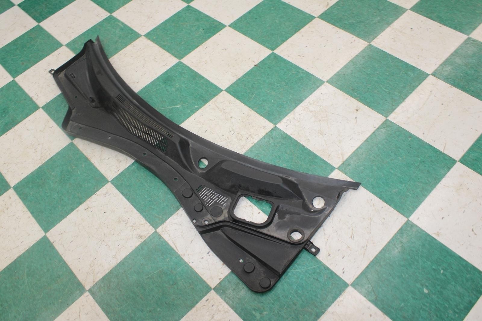 14-19 Ghibli Front End Windshield Wiper Cowl Vent Trim Unit OEM OE WTY Factory