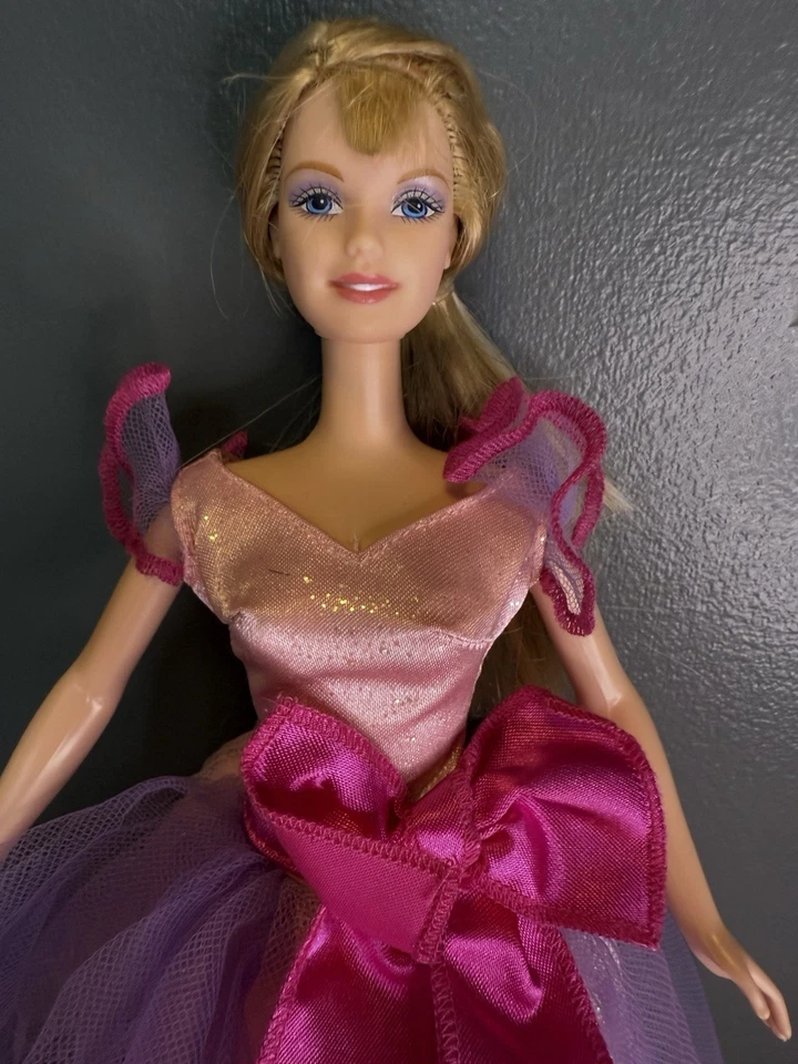 Muñeca Barbie Feliz Cumpleaños Mattel 2002 Rubia Ojos Azules Foto 2 de 4