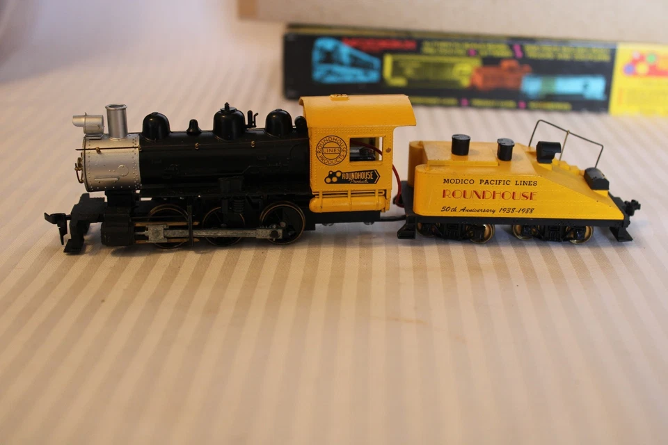 HO Scale Roundhouse, 0-6-0 Steam Locomotive, 50th Anniv. Modico Pacific, Yellow - Image 4 of 4