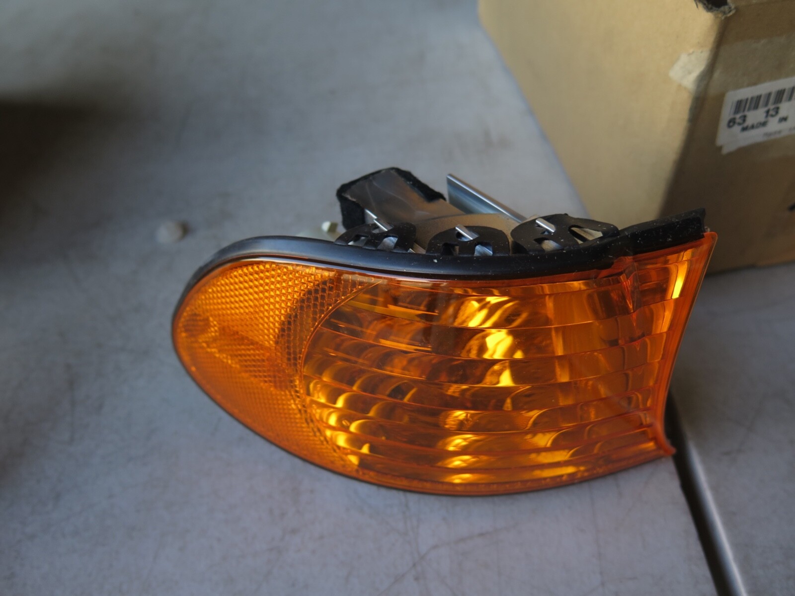 NOS Bosch Right turn signal forBMW 7 series E-38 13D1