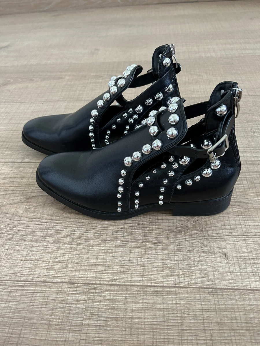 Bottines noires avec clous argent s Kerline pointure 38 jamais port es