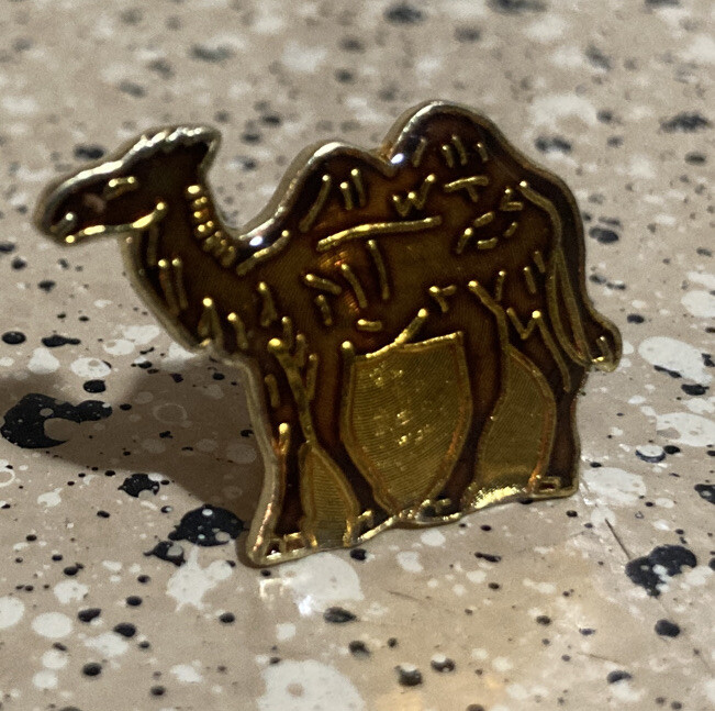 Lapel Hat Pin Pinback TIE TACK GOLD TONE CAMEL DOUBLE HUMPED 2 HUMPS #Z