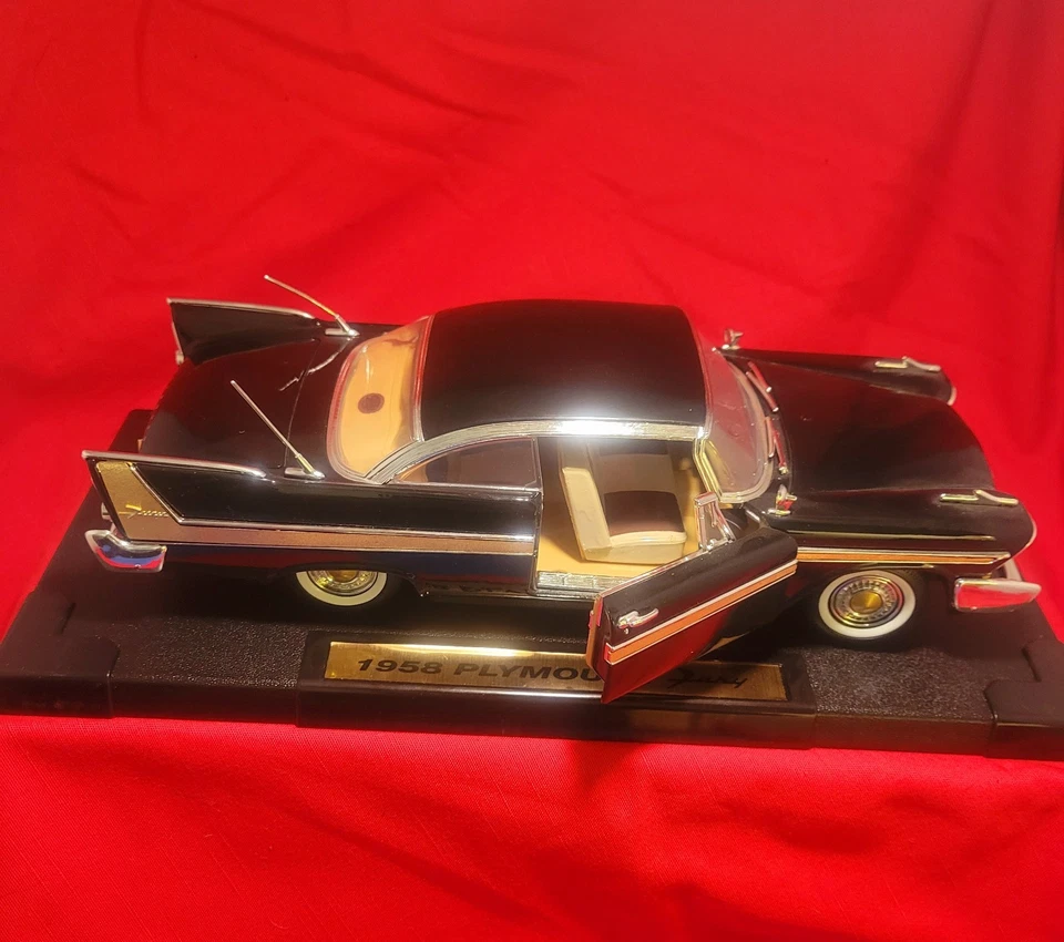 Motor Max 1/18 1958 Plymouth Fury fundido a presión negro atemporal Foto 4 de 4