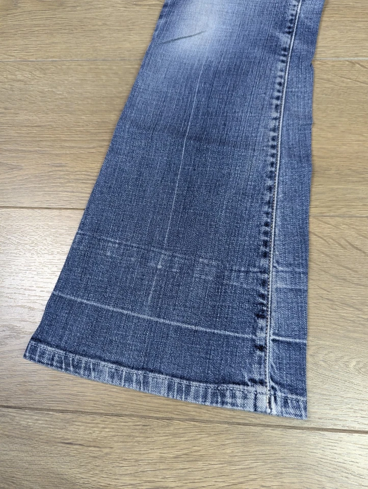 Vintage 2005 Levi's 559 Marissa Jeans Square Cut Boot Cut W28 L31 Zip Fly - Image 2 of 4