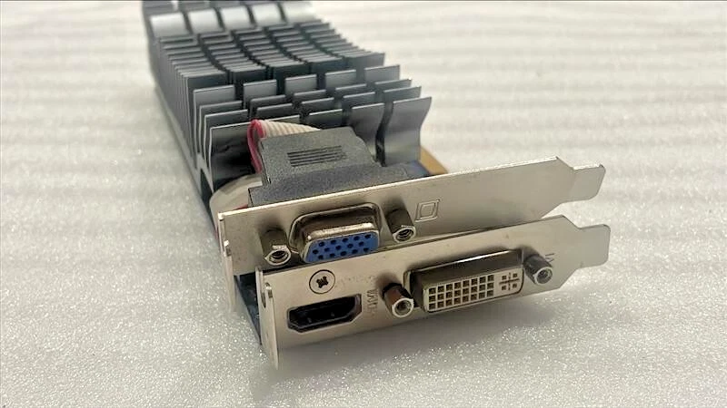 ASUS NVIDIA GeForce 210 1GB Video Graphics Card EN210 Silent/DI/1GD3/V2(LP) - Image 3 of 4