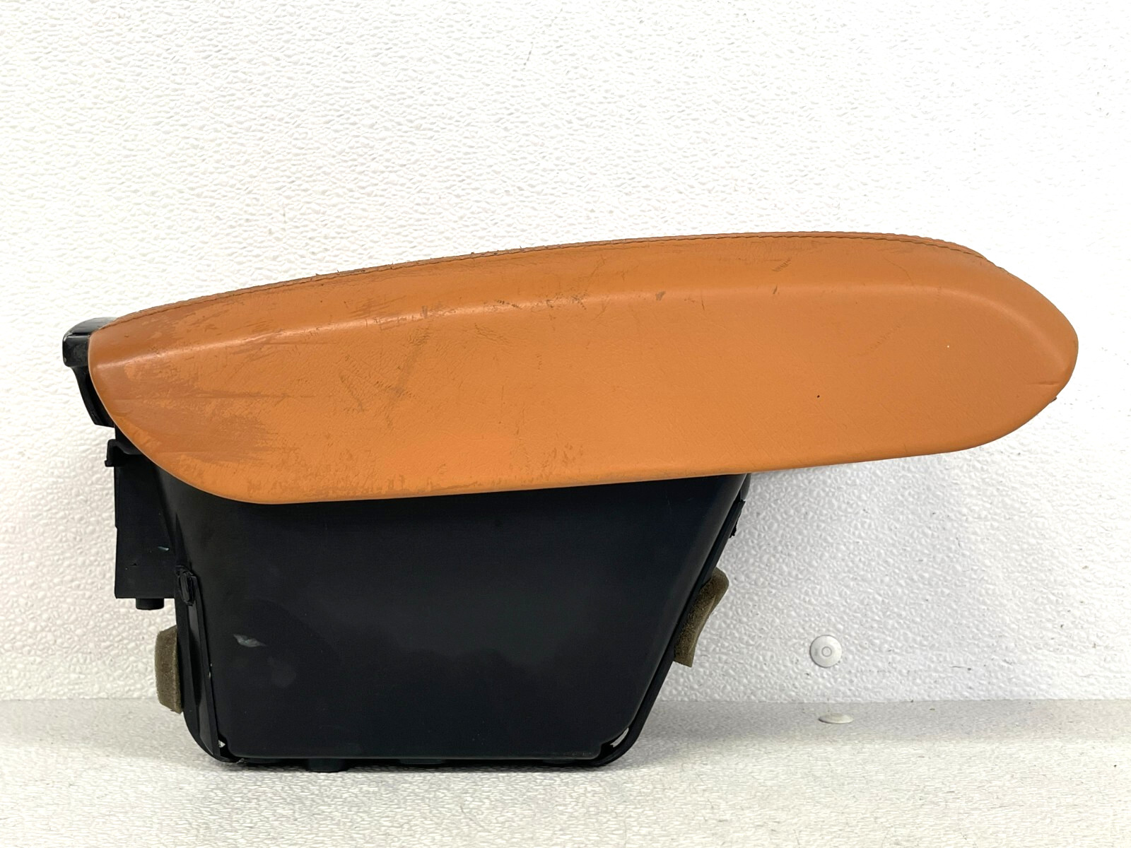 Maserati Quattroporte 2003-2012 Rear Center console storage compartment