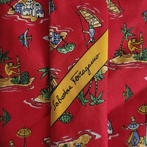 13A) SALVATORE FERRAGAMO RED ISLAND, MONKEY PRINT 100% SILKTIE MADE IN ITALY - Picture 1 of 6