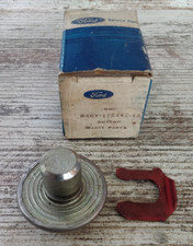 Nos Oem 1974-79 Mercury Cougar Bumper Guard Hole Button Ford D4gy-17d861-aa Nos Oem 1974-79 Mercury Cougar Bumper Guard Hole Button Ford D4gy-17d861-aa
