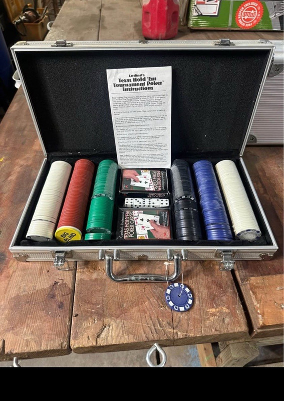 Cardinal Texas Hold 'Em Poker Chip Set w/ Case, 2 Decks & Dice