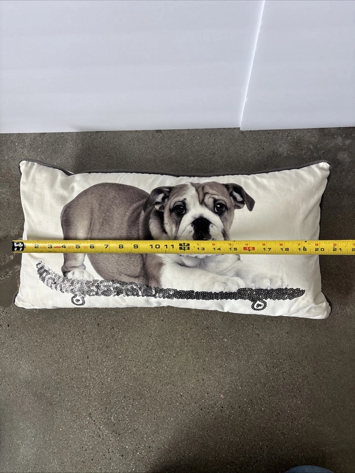 Pottery Barn Teen ~BULLDOG INGLÉS ~ PERROS DE FIESTA ~ ALMOHADA - MONOPATÍN DE LENTEJUELAS Foto 4 de 4