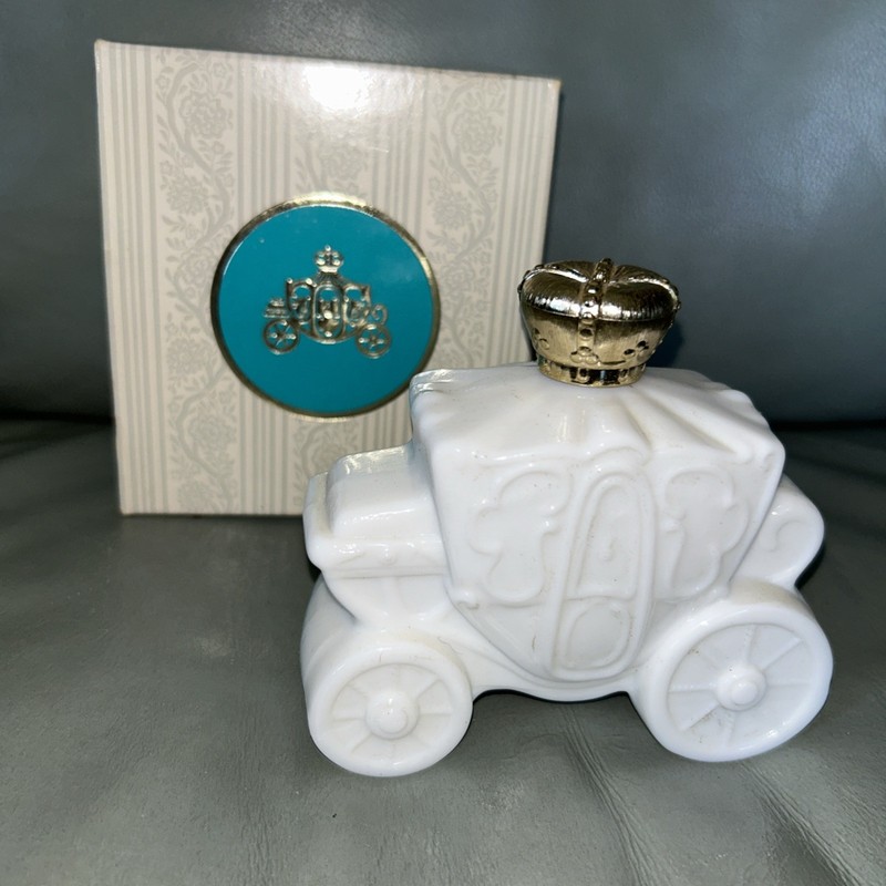 AVON DECANTER ROYAL COACH MOONWIND FOAMING BATH OIL 5 OUNCE FILLED WITH BOX