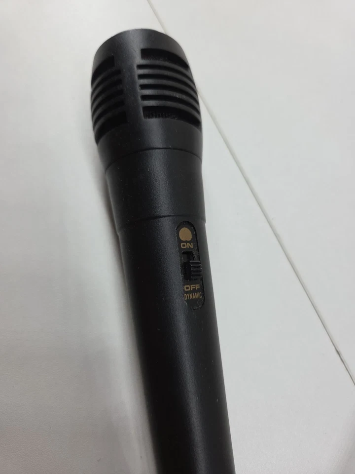 QFX M-210 Wired Unidirectional Dynamic Microphone with 8ft Cable - Image 2 of 4