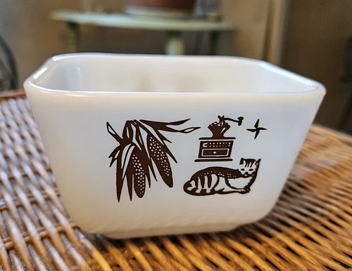 Vtg PYREX Refrigerator Dish 501B Early American Cat Corn Grinder 1.5c No Lid EUC