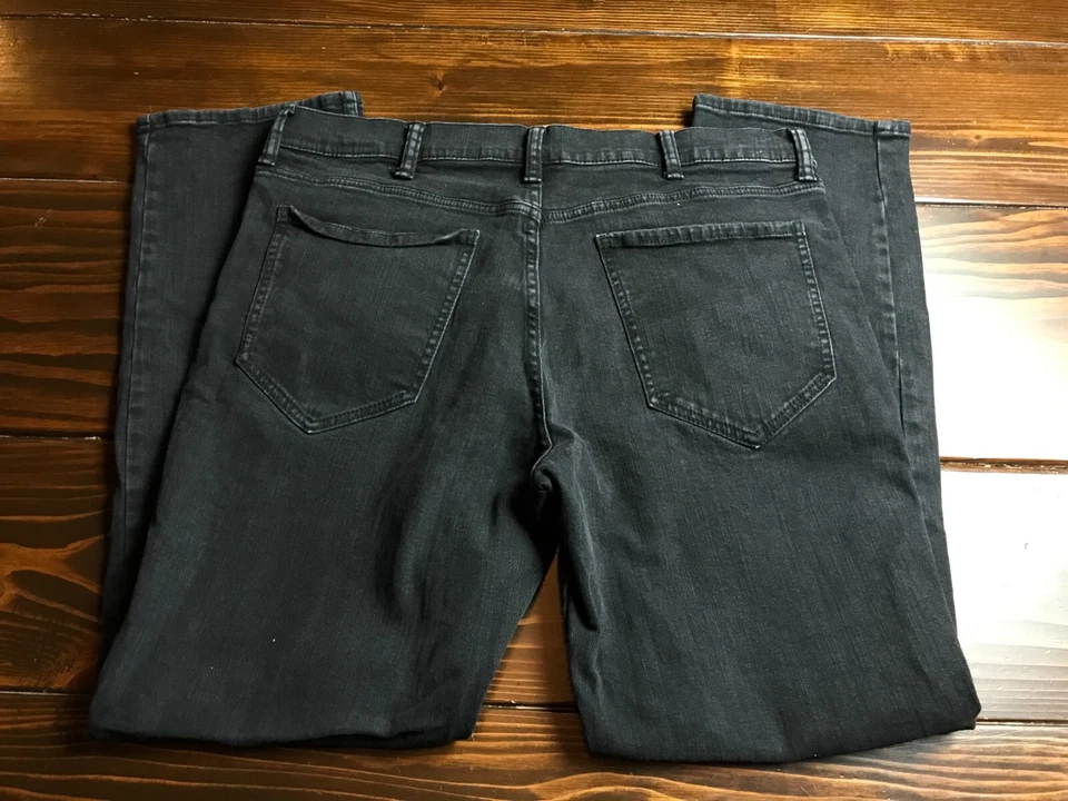 Pantalones de mezclilla para hombre St John's Bay talla 36X32 negros cómodos ajustados rectos Foto 2 de 4