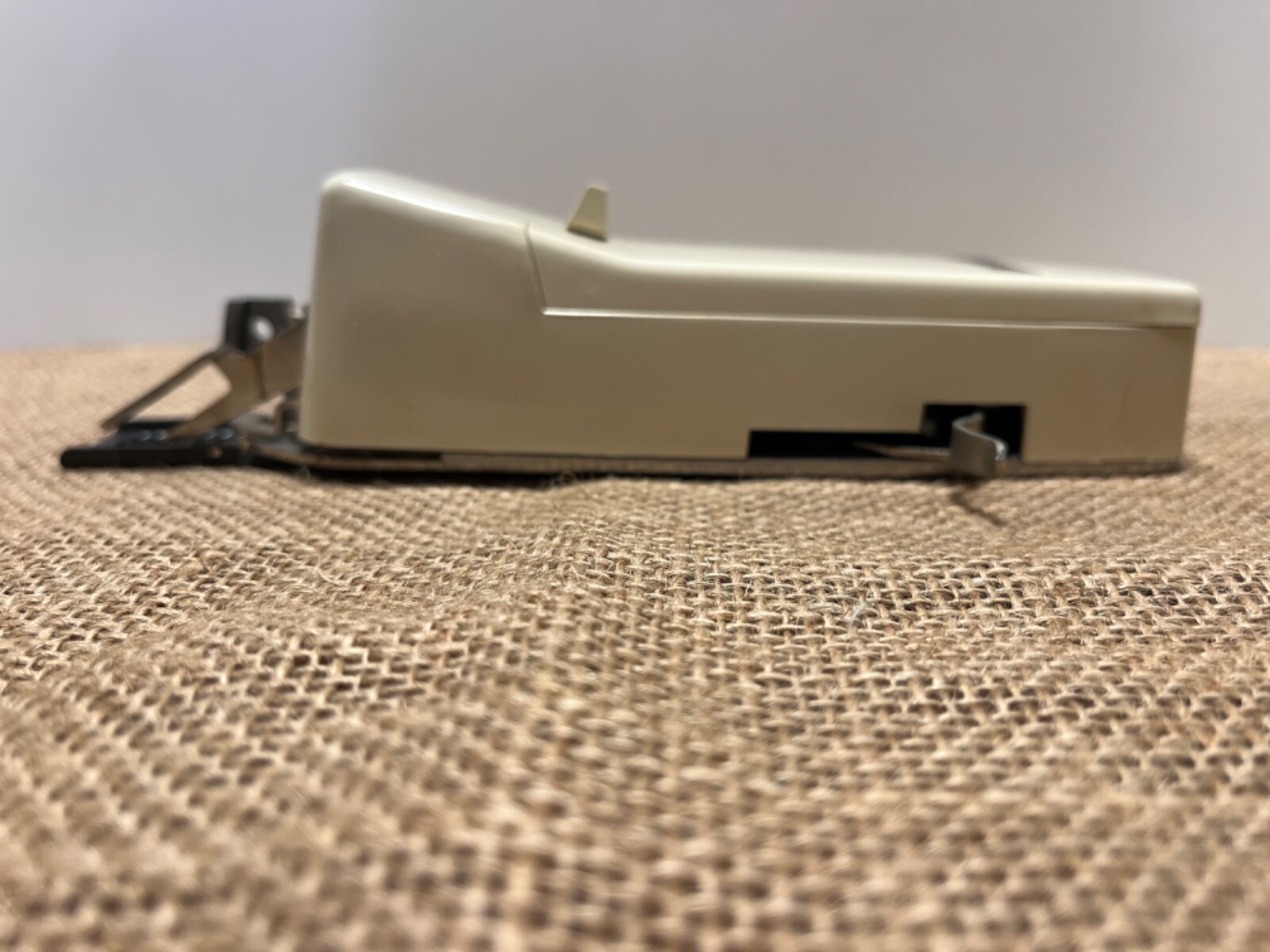 VTG SINGER PROFESSIONAL BUTTONHOLER #381116 -FOR SLANT NEEDLE ZIG ZAG MACHINES