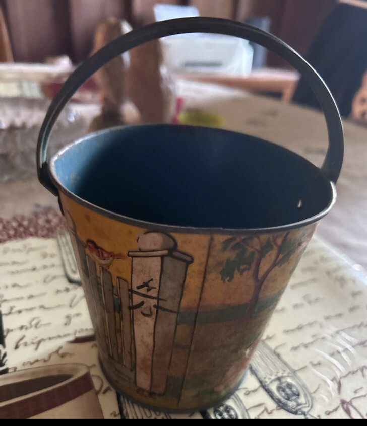 Cute bucket small but cute