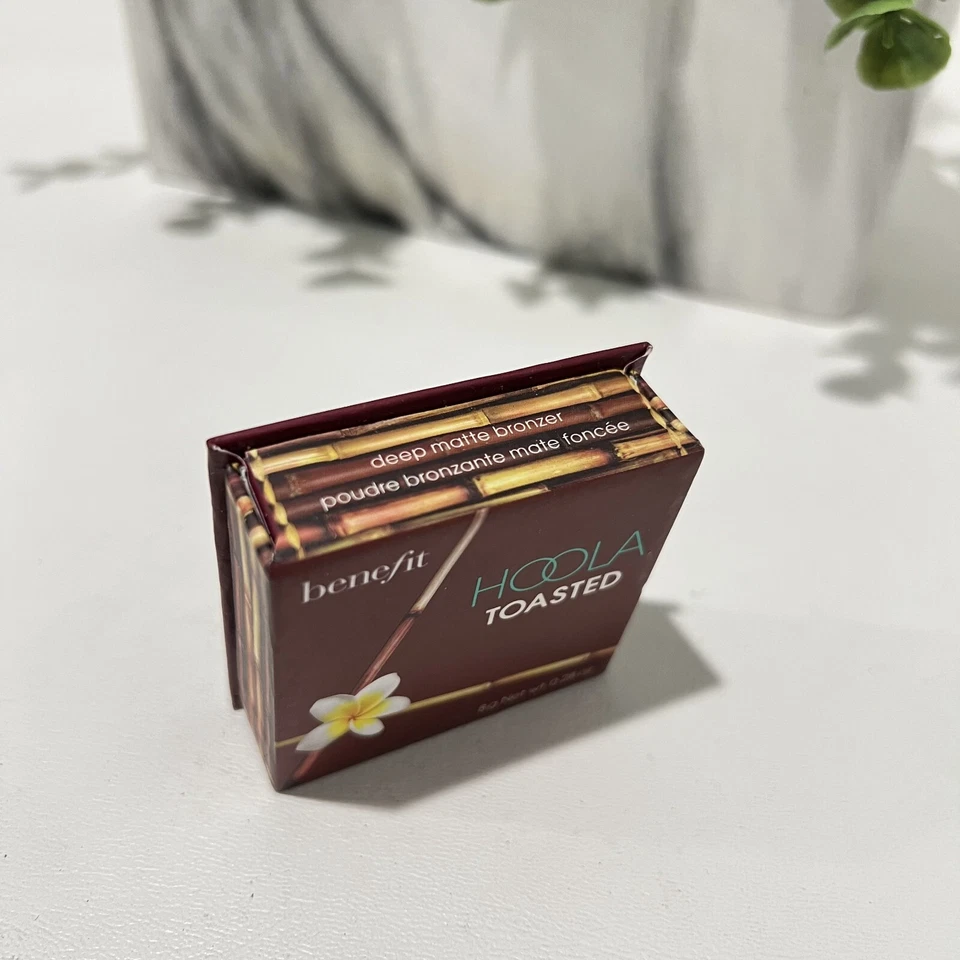 Benefit Hoola Toasted Pressed Powder Bronzer 8g/0.28oz - Image 2 of 4