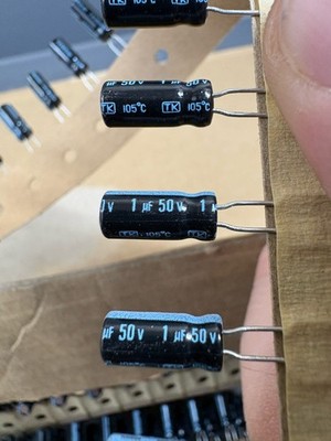 500 pcs Jamicon 1uF 50V TKP Radial Electrolytic Capacitors 105°C 5x11mm NOS