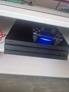PS4 Pro CUH-7216B (1TB) – Defektes Laufwerk – Ideal für digitale Spiele!